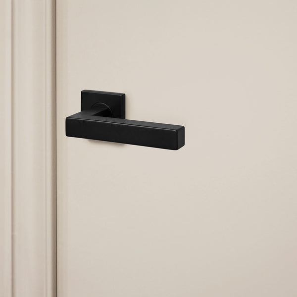 Viterbo door handle black with square rosette